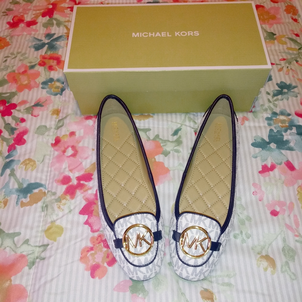 Michael Kors Lillie Moc Flats - Picture 2 of 10